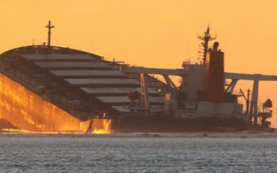 Mauritius Rushes to Pump Oil Out of Breaking Ship