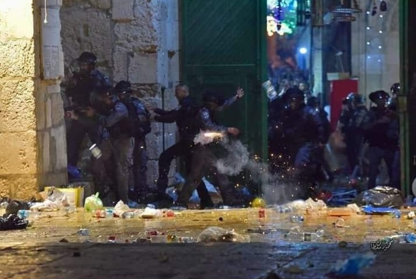 [LISTEN] Chaotic Scenes in Palestine as Israeli Soldiers Storm Masjid Al-Aqsa While Worshippers were Breaking Fast & Reading Taraweeh in Ramadan