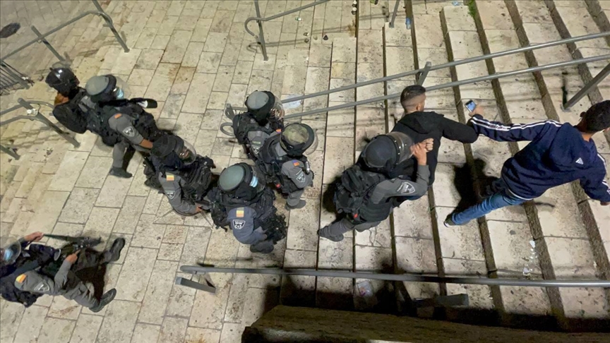 Palestinians Praying outside Damascus Gate Attacked by Israeli Police