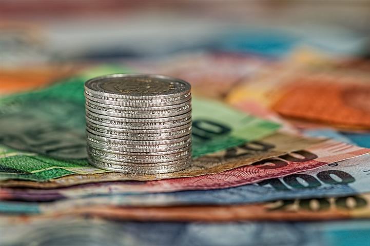 [LISTEN] Consumers Advised to Tighten their Belts