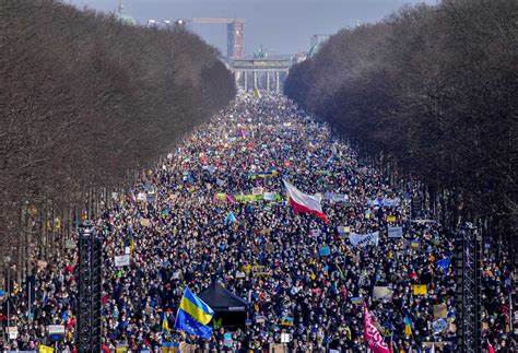 [LISTEN] Do Russians Support Putin?