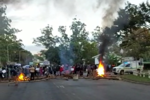 oThongathi residents burn Jojo tanks in protest over lack of water