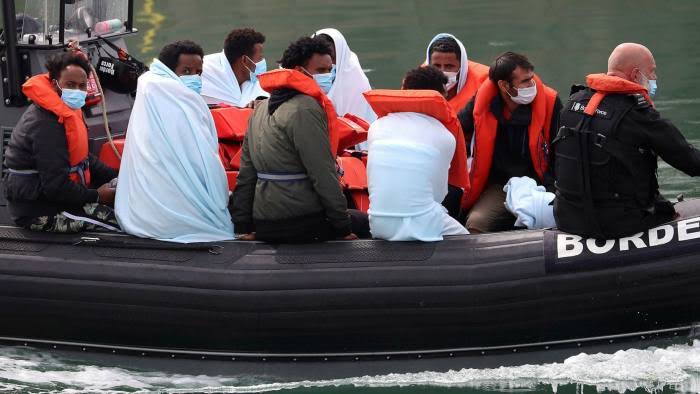 UK publishes a new bill to stop migrants: we will detain you